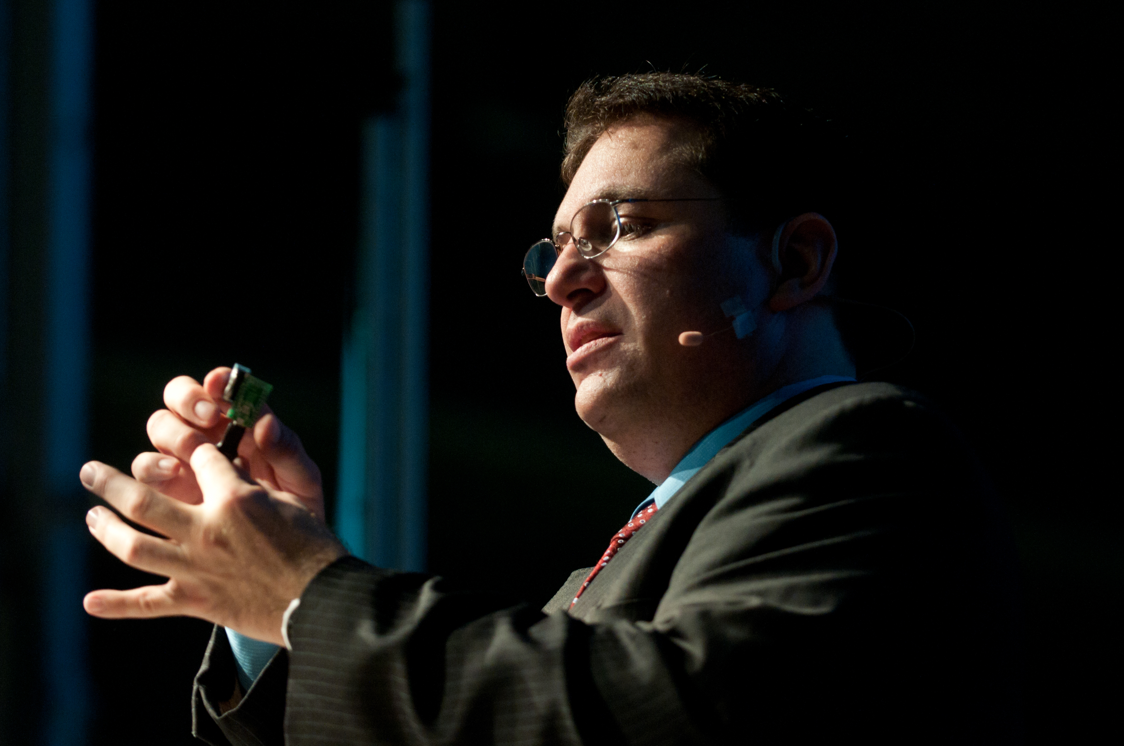 Picture of Kevin Mitnick giving a presentation
